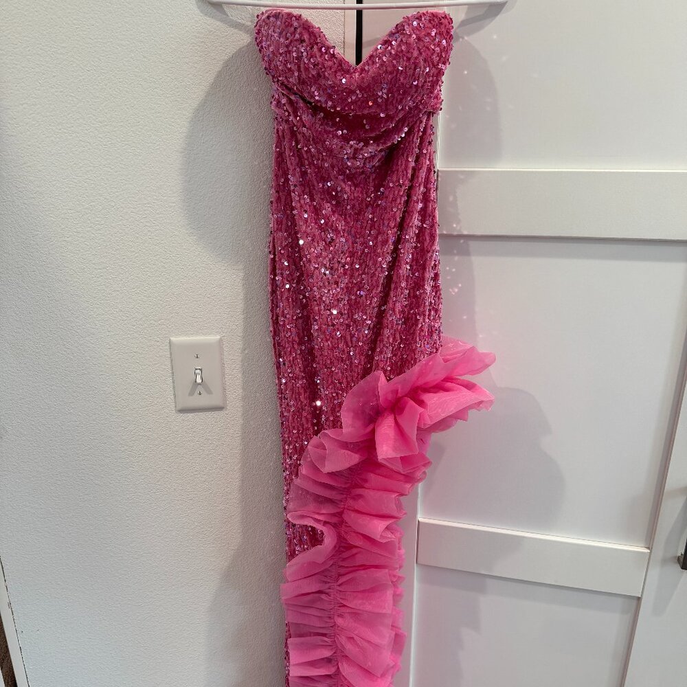 Sweetheart Asymmetrical Hem Sequin Prom dress. NWT.  Pink. Size XS (3280)
